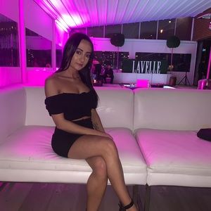 Meet your Posher, Elexa